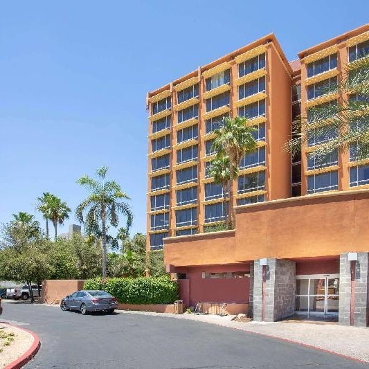 Holiday Inn Express & Suites Phoenix - Midtown, an IHG Hotel Thumbnail