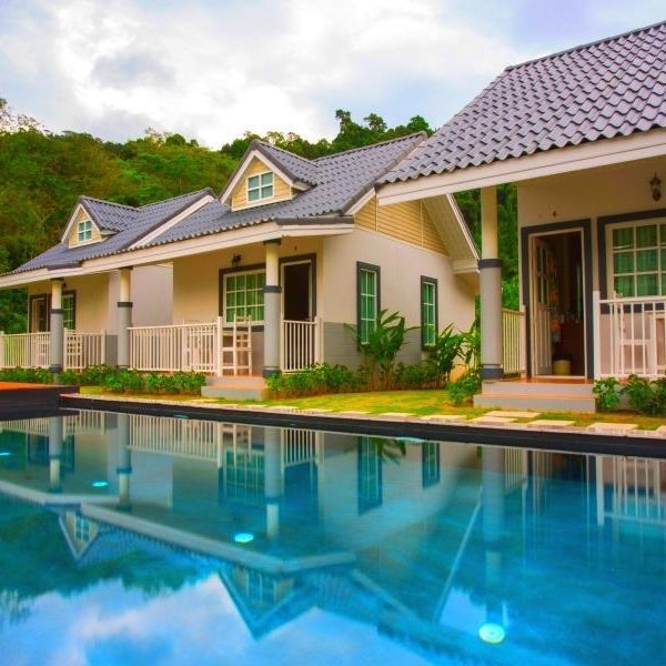 Suksompong Resort