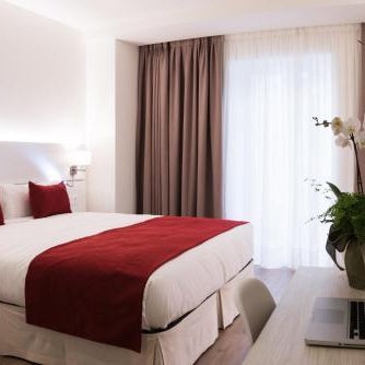 Hotel Pompaelo Plaza del Ayuntamiento & Spa