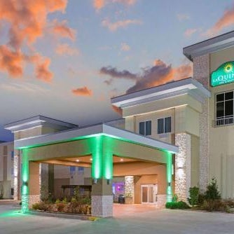 La Quinta Inn & Suites by Wyndham Guthrie Thumbnail