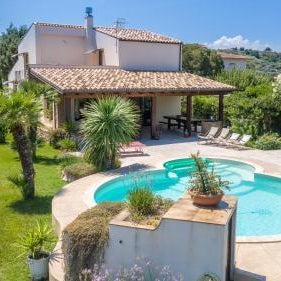 Villa Deluxe