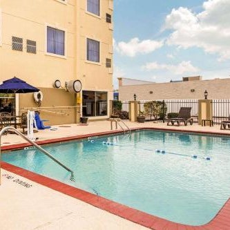 Comfort Inn & Suites IAH Bush Airport - East Thumbnail
