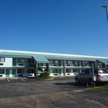 Nola Inn & Suites Thumbnail
