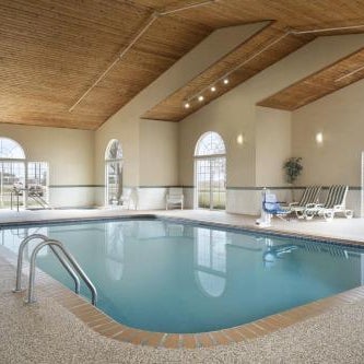 Country Inn & Suites by Radisson, Grinnell, IA Thumbnail