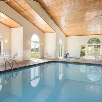 Country Inn & Suites by Radisson, Mason City, IA Thumbnail