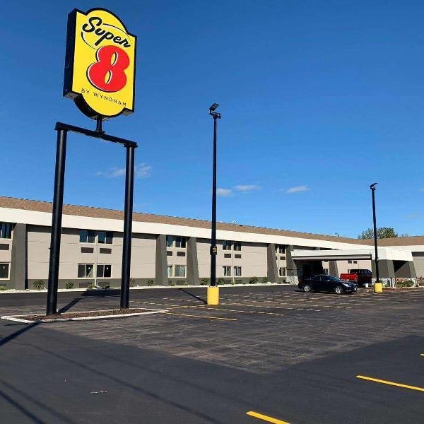 Super 8 by Wyndham South Holland Thumbnail