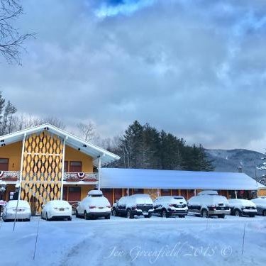 Snowdon Chalet Motel Thumbnail