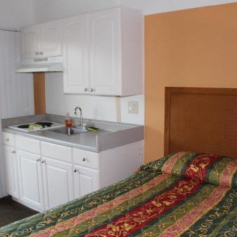 Warm Mineral Springs Motel Thumbnail
