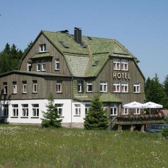 waldhotel AUSZEIT mit Restaurant & Café
