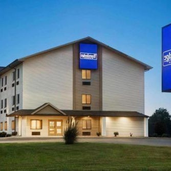 Travelodge by Wyndham Livonia Thumbnail