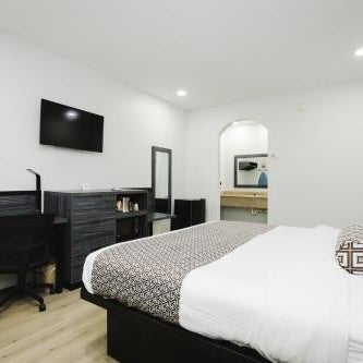 Sapphire Inn & Suites Thumbnail