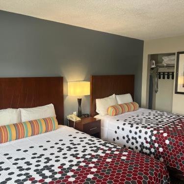 Travelers Inn Eugene University Thumbnail
