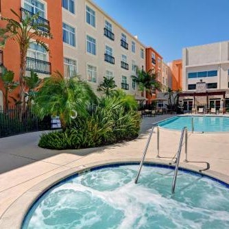 Embassy Suites By Hilton Valencia Thumbnail
