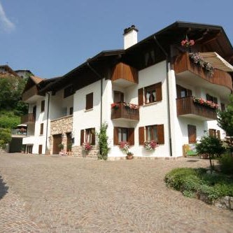 Villa Giardino - Flowers Thumbnail