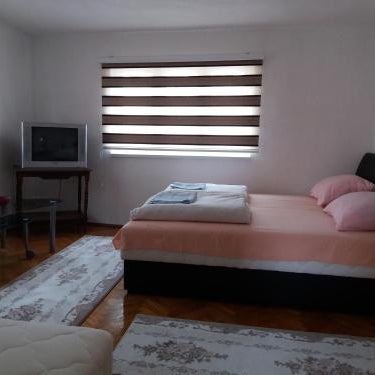 Guest House Dzemo