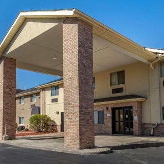Comfort Inn & Suites Paw Paw Thumbnail
