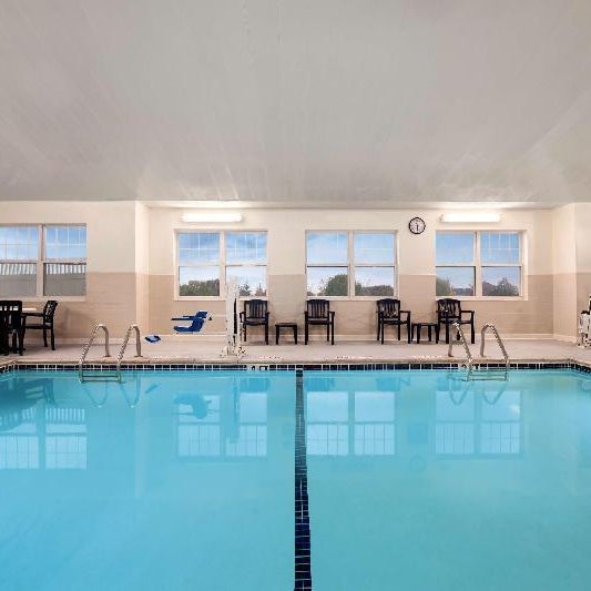 Country Inn & Suites by Radisson, Dundee, MI Thumbnail