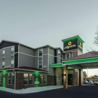 La Quinta Inn & Suites by Wyndham Kansas City Airport Thumbnail