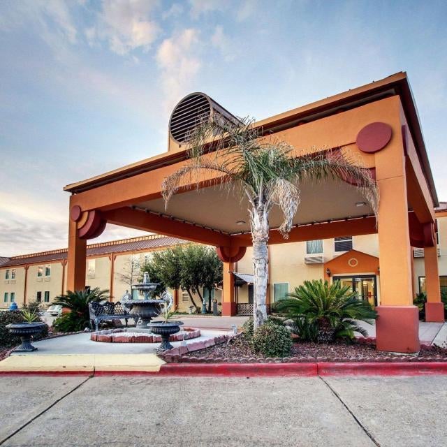 Econo Lodge Inn & Suites Thumbnail
