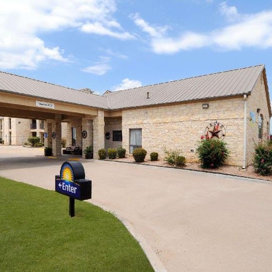 Days Inn & Suites by Wyndham Llano Thumbnail