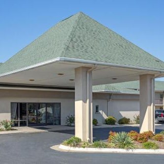 Super 8 by Wyndham Dunn Thumbnail