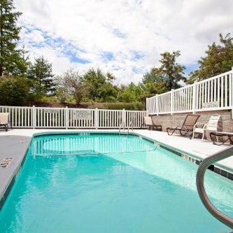 Country Inn & Suites by Radisson, Asheville at Asheville Outlet Mall, NC Thumbnail