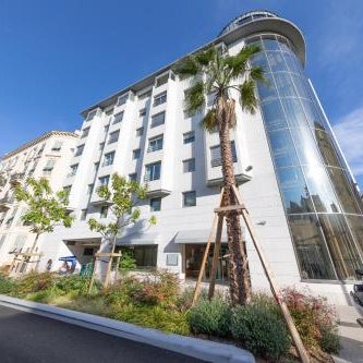 Goldstar Resort & Suites