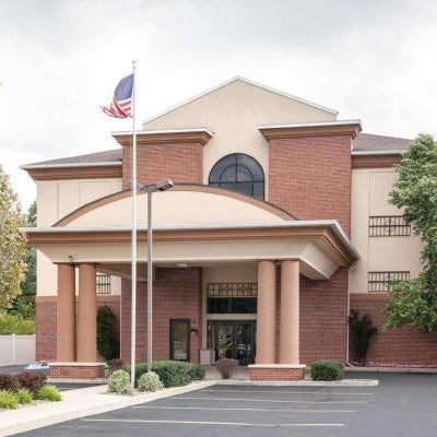 Quality Inn & Suites Niles Thumbnail