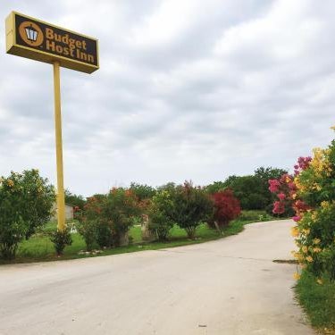 Atria Inn & Suites By OYO, Jourdanton, TX Thumbnail