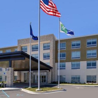 Holiday Inn Express & Suites Farmington Hills - Detroit
