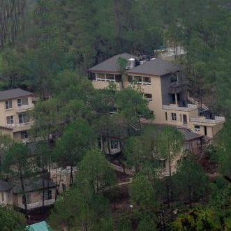 Jungle Lodge Resort & Spa