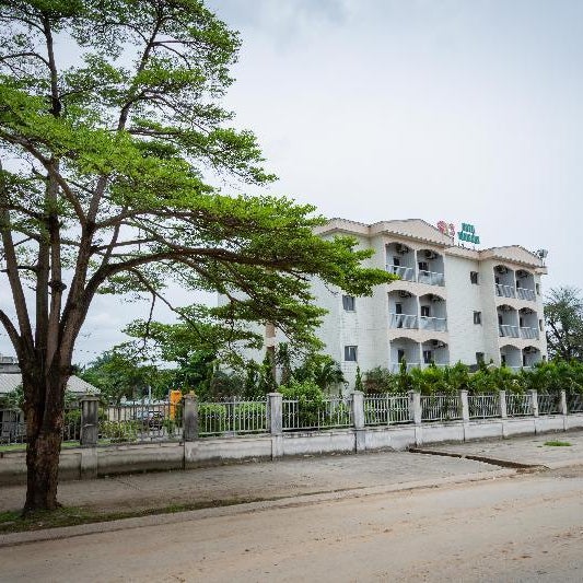 Hotel Hibiscus Blvd Triomphal Thumbnail