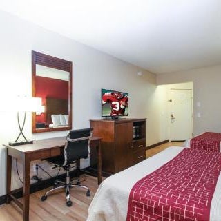 Evergreen Inn & Suites Portland Airport Thumbnail