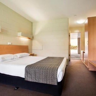 Nightcap at Dalrymple Hotel Thumbnail