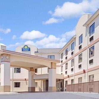 Days Inn & Suites by Wyndham Laurel Near Fort Meade Thumbnail