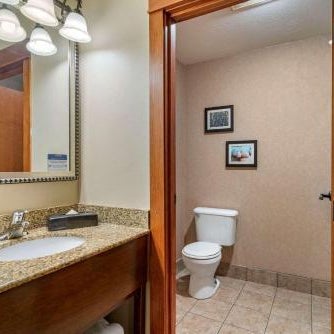 Comfort Inn & Suites Lincoln City Thumbnail