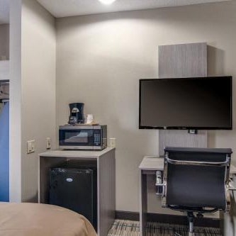 Quality Inn & Suites Grove City-Outlet Mall Thumbnail