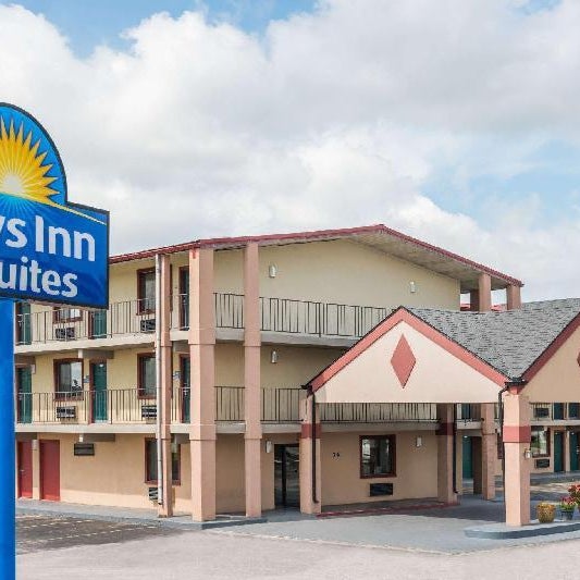 Days Inn & Suites by Wyndham Springfield on I-44 Thumbnail