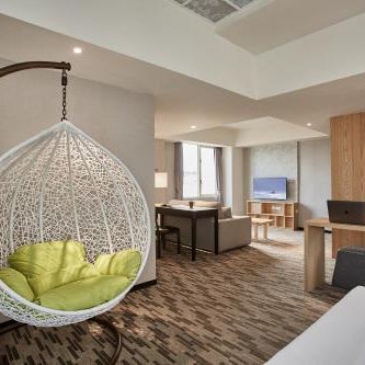 Una Baby Hotel Thumbnail