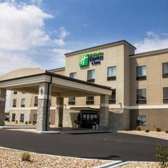 Holiday Inn Express and Suites Sikeston By IHG