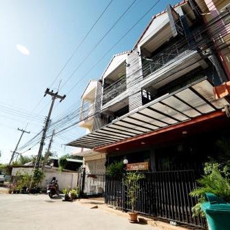 OYO 465 Krung Kao Traveller Lodge