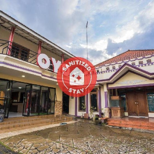 RedDoorz Plus near Museum Angkut Batu 4