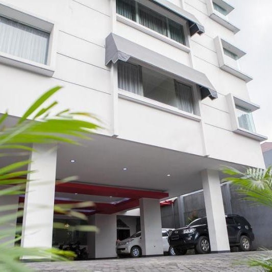 RedDoorz Near Trans Studio Mall 3