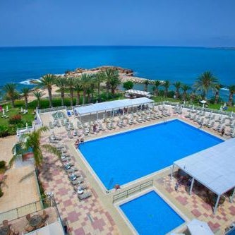 Queens Bay Hotel