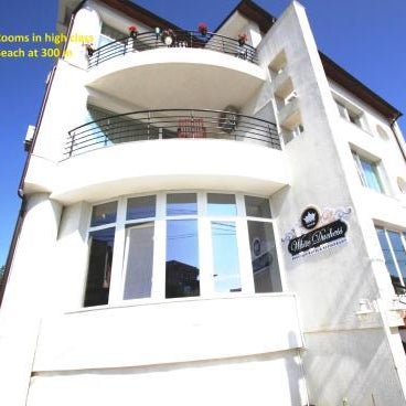 Boutique Vila White Duchess Thumbnail