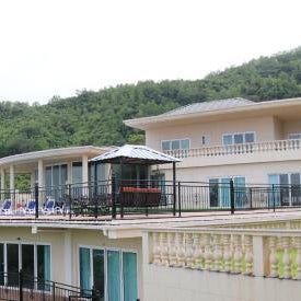 Amanda Villa - Best Value Mountain top Inn Thumbnail
