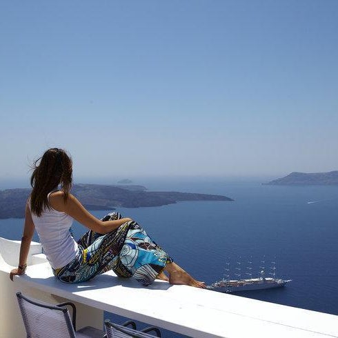 Sun Rocks Boutique Hotel - Caldera View Suites & Sunset Dining Experience Thumbnail