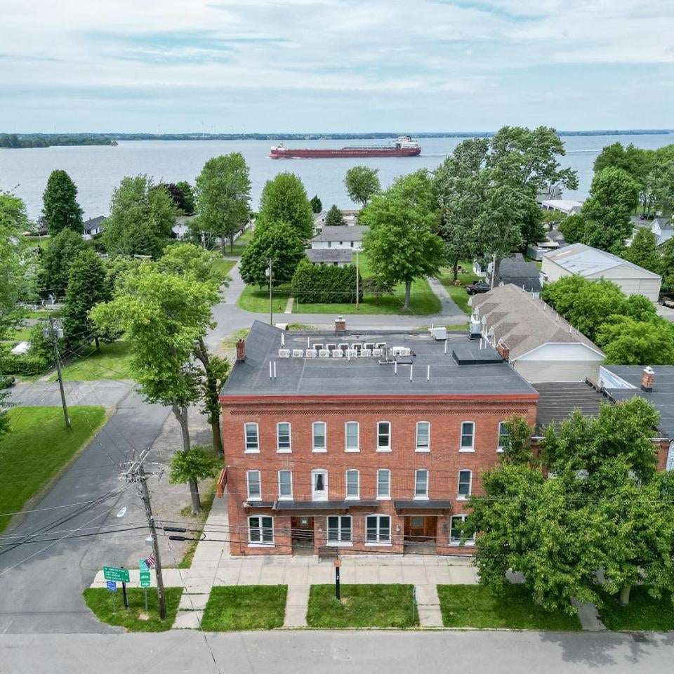 The Roxy Cape Vincent Thumbnail