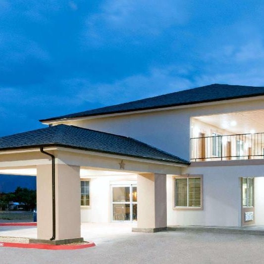 Super 8 by Wyndham Colorado City Thumbnail