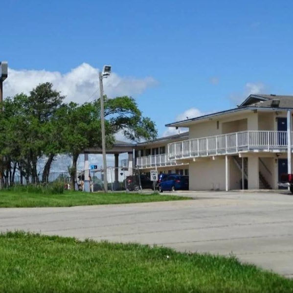 Travelers Inn Topeka Thumbnail